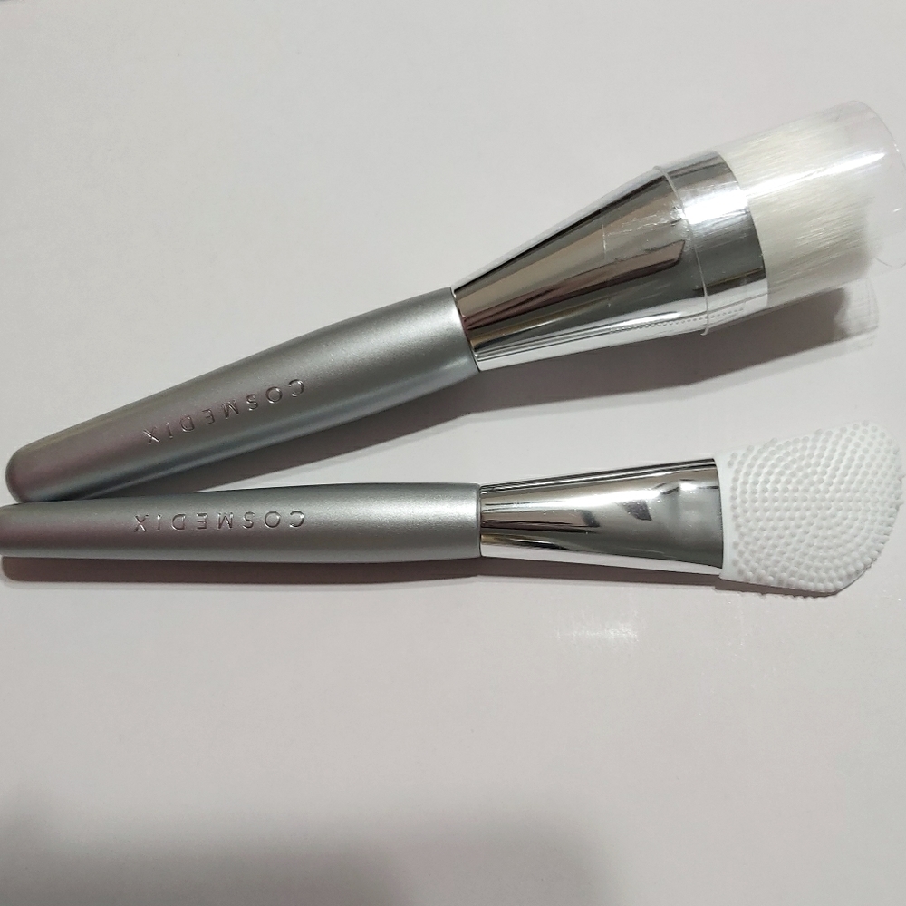 BNIB Cleansing brush & mask applicator